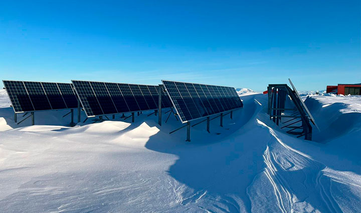 Paneles solares en la Antártida 2