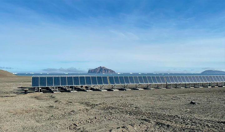 Paneles solares en la Antártida 5